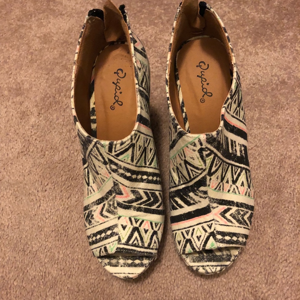 Qupid wedges size 6.5